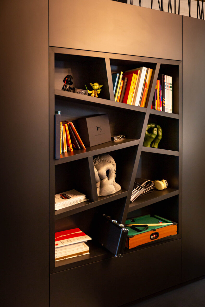Your Agency — Bibliothèque graphique noire — matière et objets